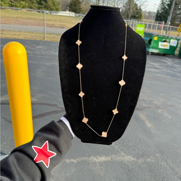 TAMIKA ROUND CUT WHITEGOLD BRIDAL WEDDING RING - Picture 4 of 14